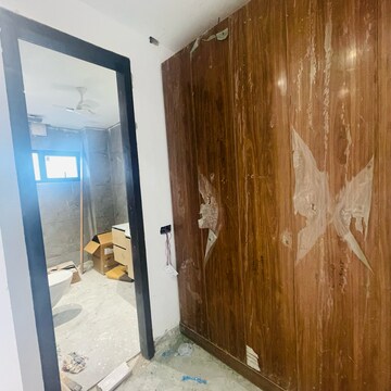 Building Lobby in 3.5 BHK Builder Floor at Vipul World Floors, Sector 48 – for Sale