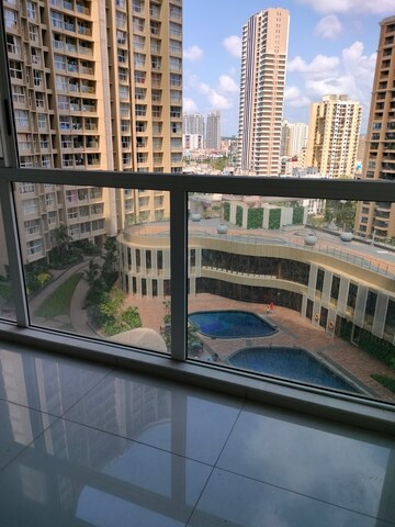 Room in 2.5 BHK Apartment at Runwal Elegante, Andheri West – for Rent