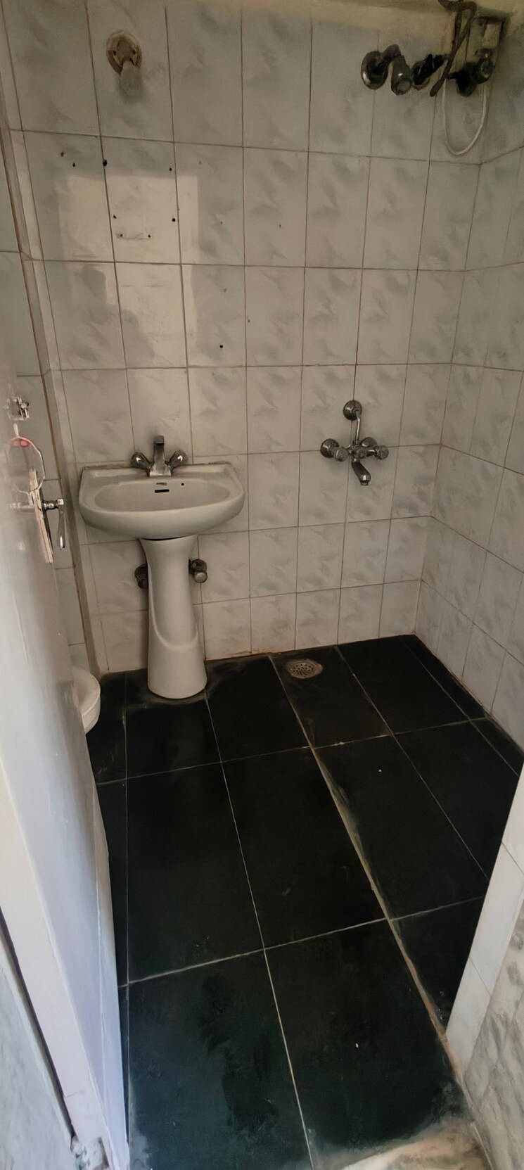 Bathroom, kanakia-challengers 2 Bedroom 720 Sq.Ft. Apartment In Kandivali East Mumbai 6858990