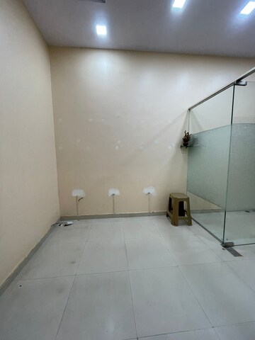 Room in  Office Space at Rustomjee Eaze Zone Mall, Malad West – for Rent