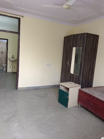 Room in 1 BHK Builder Floor at Lajpat Nagar – for Rent