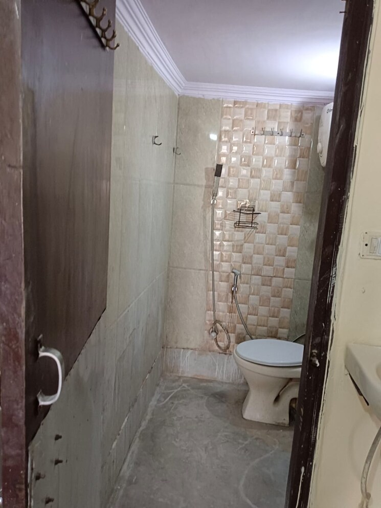 Bathroom, lajpat nagar 1 Bedroom 521 Sq.Ft. Builder Floor In Lajpat Nagar Delhi 6861615