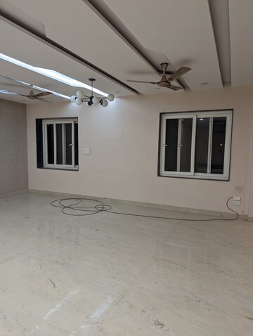 Room in 3 BHK Builder Floor at Sector 15a – for Rent