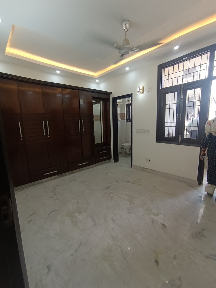 Room, kalkaji 2.5 Bedroom 125 Sq.Yd. Builder Floor In Kalkaji Delhi 6866580