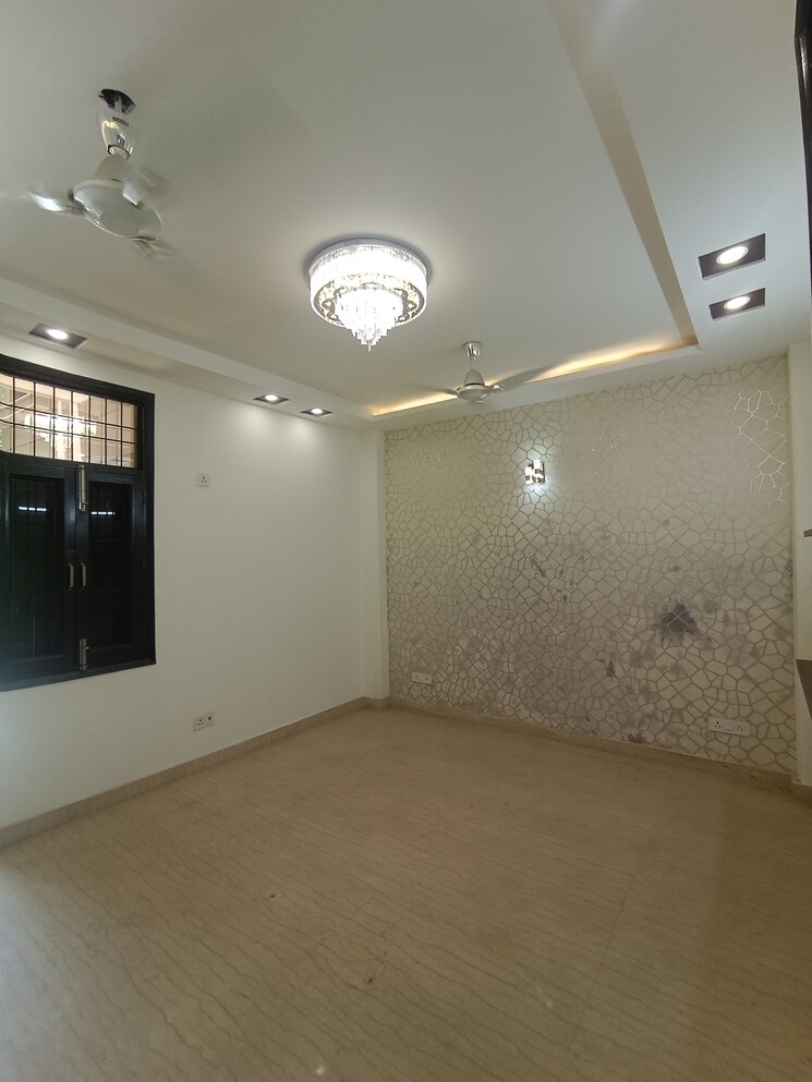 Room, kalkaji 2.5 Bedroom 125 Sq.Yd. Builder Floor In Kalkaji Delhi 6866580