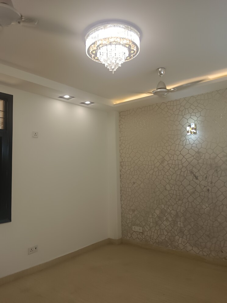 Room, kalkaji 2.5 Bedroom 125 Sq.Yd. Builder Floor In Kalkaji Delhi 6866580