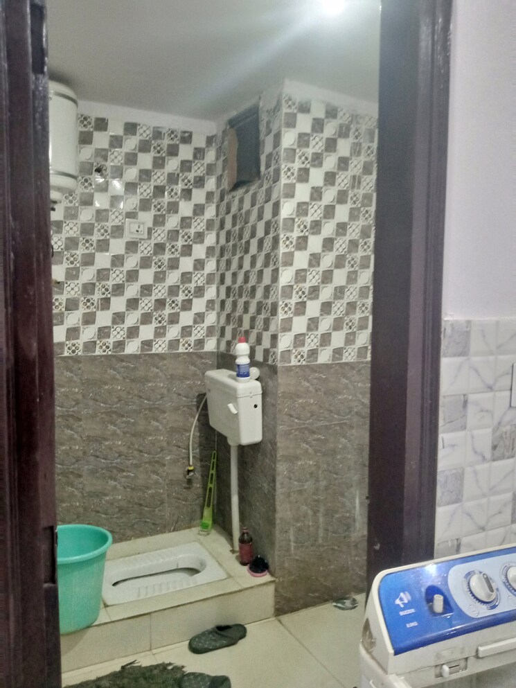 Bathroom, jogabai extension 3 Bedroom 675 Sq.Ft. Apartment In Jogabai Extension Delhi 6866724