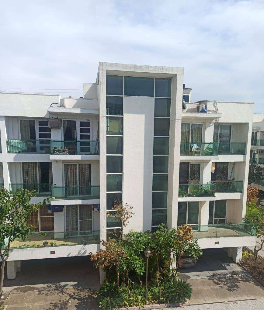 Resale 3 Bedroom 1560 Sq.Ft. Builder Floor in Omaxe Ambrosia, North