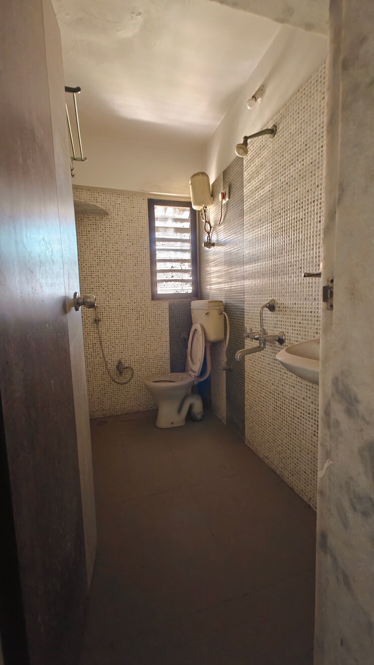 Bathroom, neelsidhi-neelkanth-valley 3 Bedroom 1300 Sq.Ft. Apartment In Dhokali Thane 6869897
