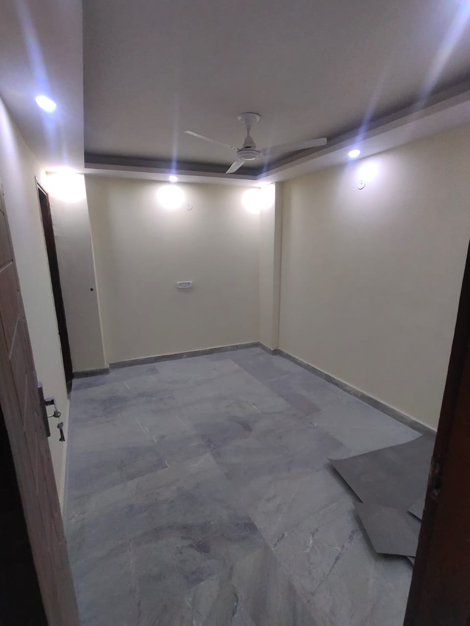 Rental 1 Bedroom 40 Sq.Yd. Builder Floor in Ashram Delhi 6803593