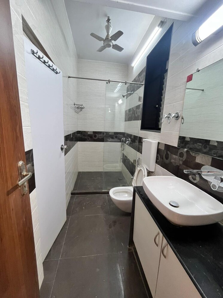 Attached Bathroom, sunflower-apartments-cuffe-parade 2 Bedroom 1065 Sq.Ft. Apartment In Cuffe Parade Mumbai 6874032
