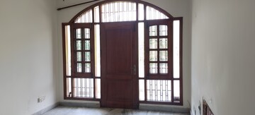 Room in 3 BHK Builder Floor at Sector 14 – for Rent
