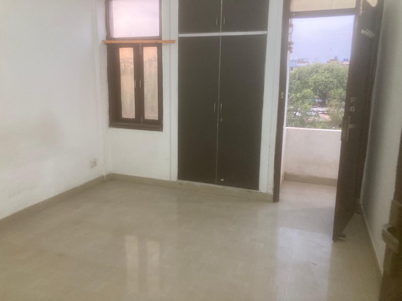 Rental 3.5 Bedroom 1350 Sq.Ft. Builder Floor in Neb Sarai Delhi 7133260