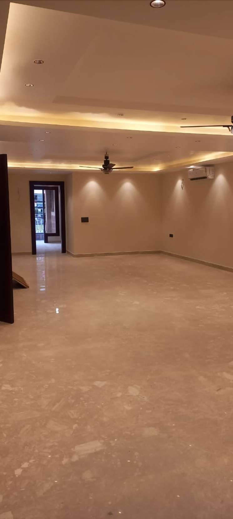 5 Bhk Spacious And Luxurious Flat For Sale