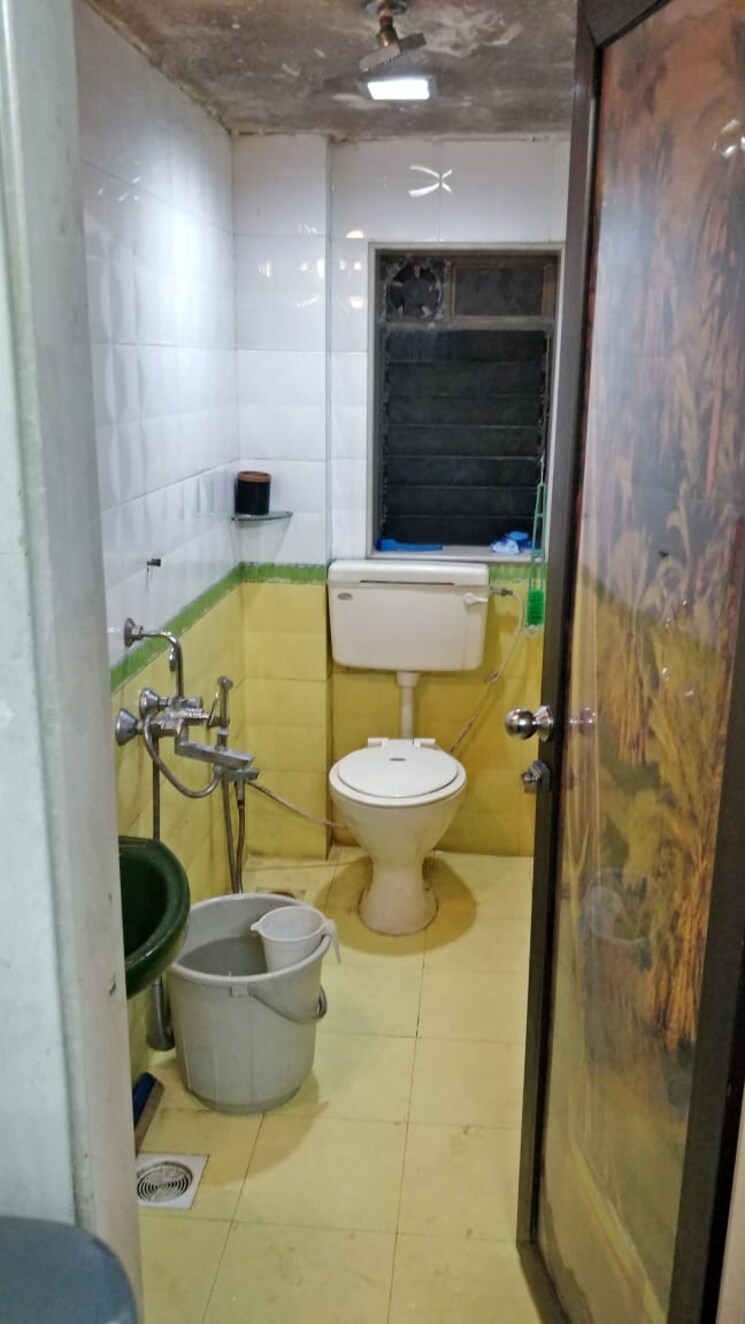 Bathroom, chirayu-building 1 Bedroom 280 Sq.Ft. Apartment In Lower Parel Mumbai 6883832