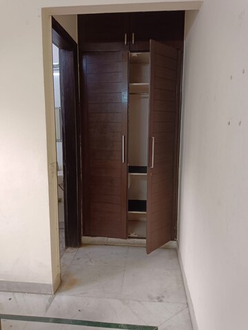 Room in 2 BHK Builder Floor at Lajpat Nagar – for Rent