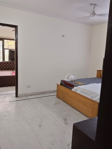 Room in 2 BHK Builder Floor at Lajpat Nagar – for Rent