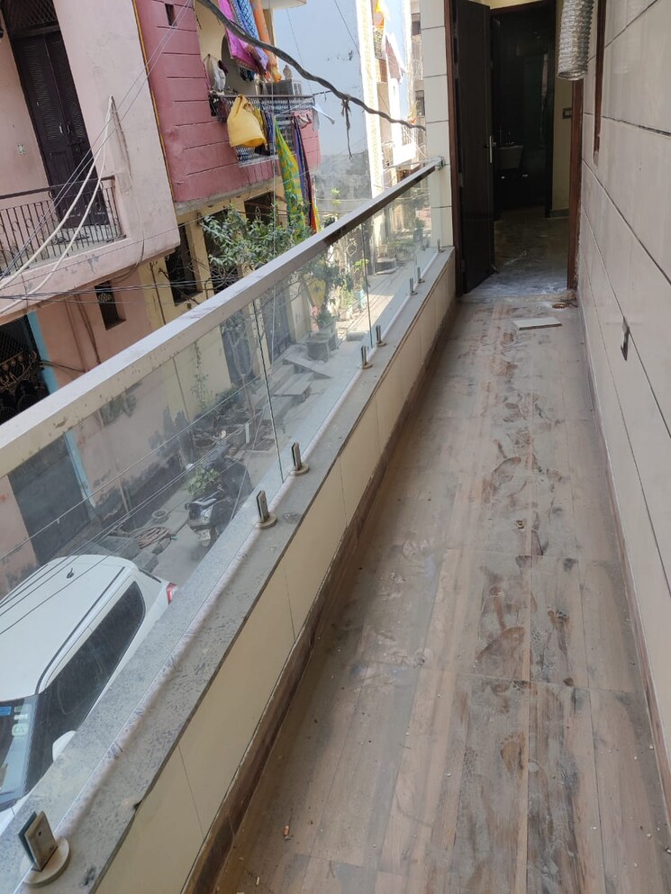 Balcony, mansa ram park 3 Bedroom 900 Sq.Ft. Builder Floor In Mansa Ram Park Delhi 6886209