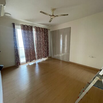 Room in 3.5 BHK Apartment at Emaar The Palm Drive-The Premier Terraces, Sector 66 – for Rent