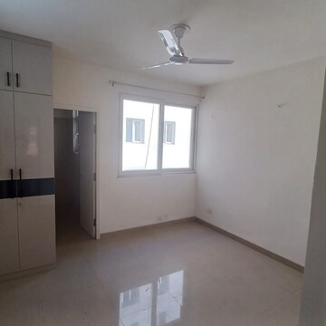 Room in 3 BHK Apartment at Emaar Emerald Floors Premier, Sector 65 – for Rent