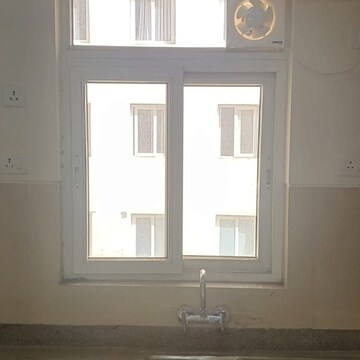 Room in 3 BHK Apartment at Emaar Emerald Floors Premier, Sector 65 – for Rent
