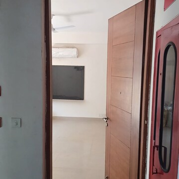 Room in 3 BHK Apartment at Emaar Emerald Floors Premier, Sector 65 – for Rent
