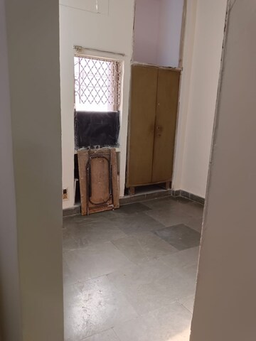 Room in 2 BHK Builder Floor at Lajpat Nagar – for Rent