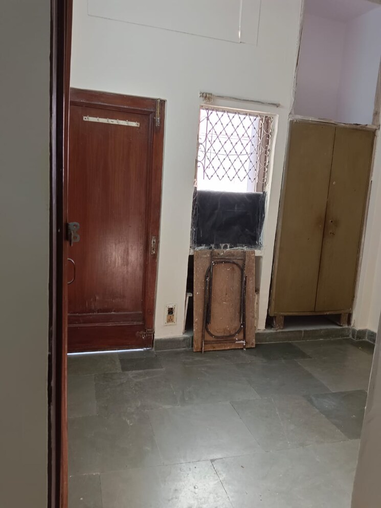 Room, lajpat nagar 2 Bedroom 1001 Sq.Ft. Builder Floor In Lajpat Nagar Delhi 6891114