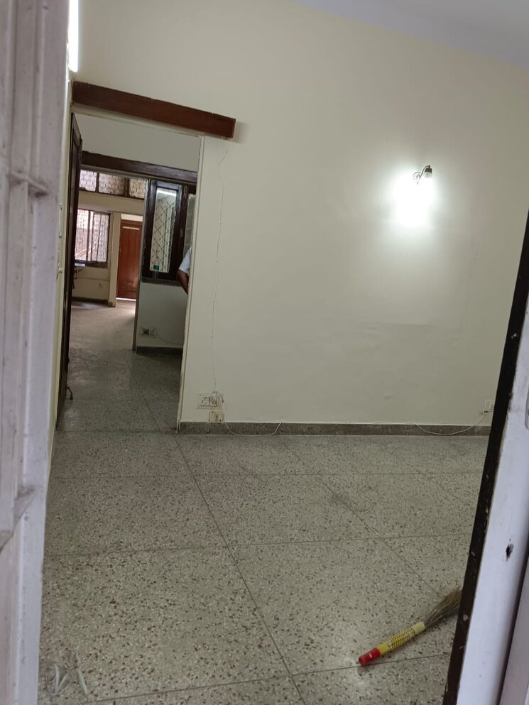 Room, lajpat nagar 2 Bedroom 1001 Sq.Ft. Builder Floor In Lajpat Nagar Delhi 6891114