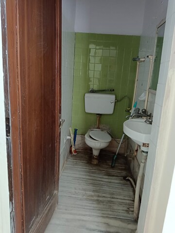 Team Area in 2 BHK Builder Floor at Lajpat Nagar – for Rent