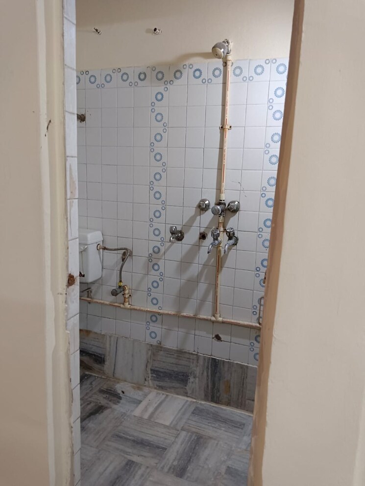 Bathroom, lajpat nagar 2 Bedroom 1001 Sq.Ft. Builder Floor In Lajpat Nagar Delhi 6891114