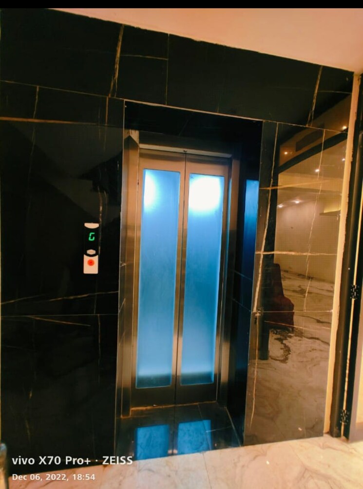 Room, sector 63a Pg For Boys & Girls In Sector 63a 6891782