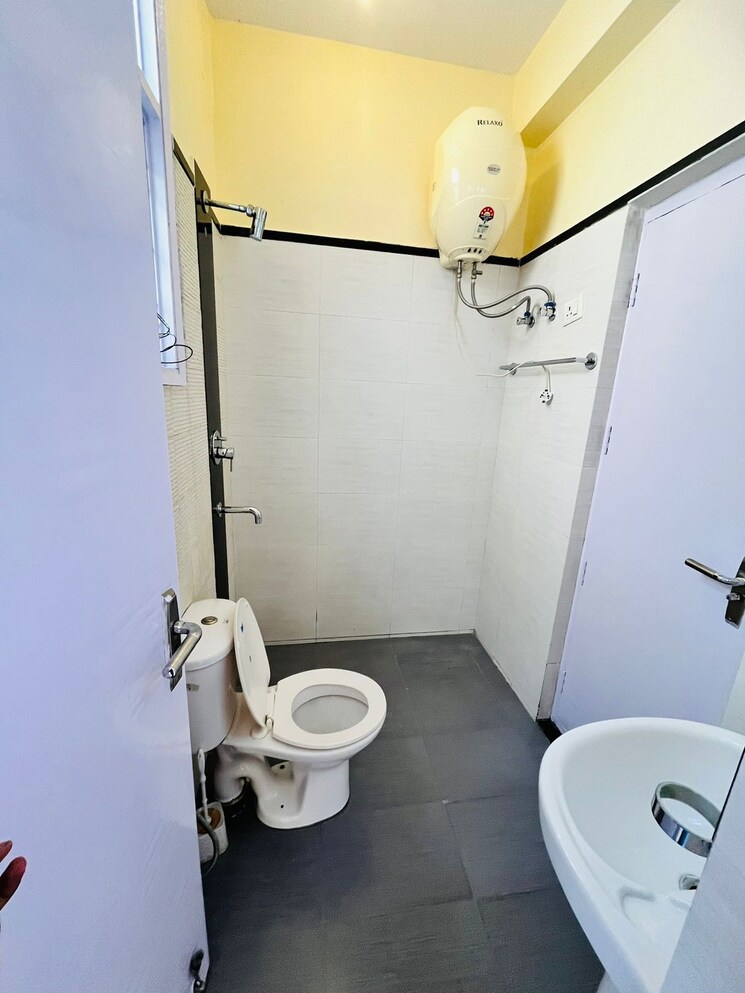 Bathroom, shapoorji-pallonji-joyville-gurgaon 2 Bedroom 1215 Sq.Ft. Apartment In Sector 102 Gurgaon 6891866