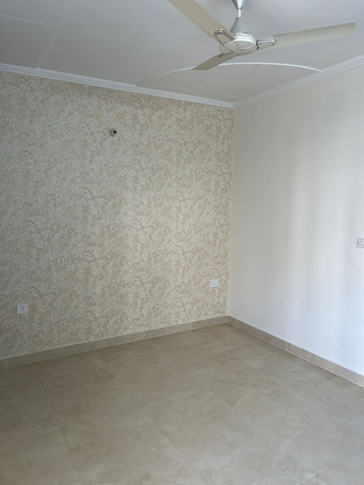 Room, bptp-park-elite-floors-sector-88 3 Bedroom 250 Sq.Yd. Builder Floor In Sector 88 Faridabad 6893122