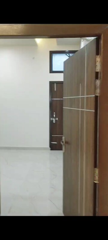 Furnished Amenities in 3 BHK Independent House at Krishna Nagar – for Sale