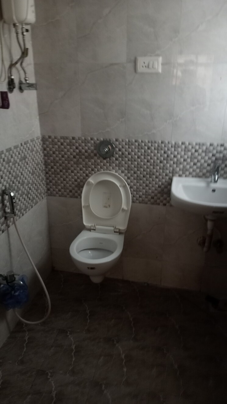 Bathroom, shree-sai-pearl-apartment 3 Bedroom 1100 Sq.Ft. Apartment In Goregaon West Mumbai 6903956