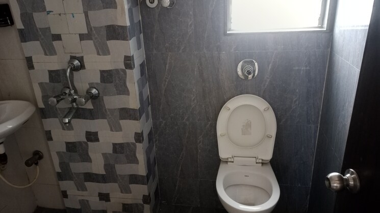 Bathroom, shree-sai-pearl-apartment 3 Bedroom 1100 Sq.Ft. Apartment In Goregaon West Mumbai 6903956
