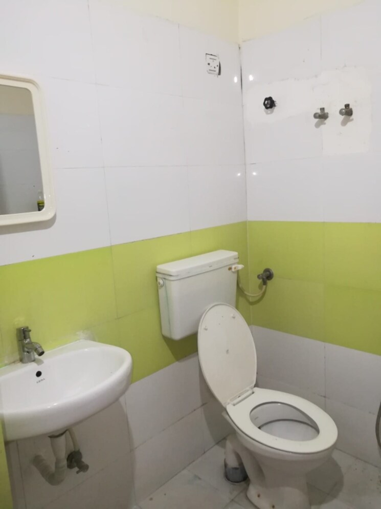 Bathroom, rustomjee-the-panorama 4 Bedroom 2500 Sq.Ft. Apartment In Pali Hill Mumbai 6905645
