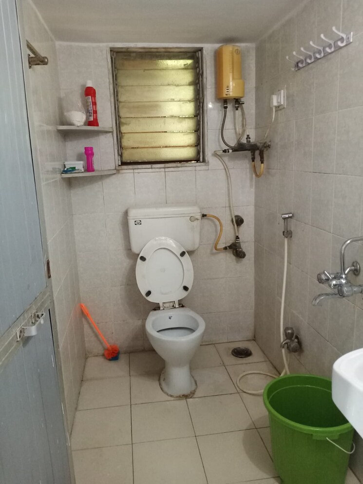 Bathroom, kamala-shakti-enclave 3 Bedroom 1000 Sq.Ft. Apartment In Malad West Mumbai 6906279