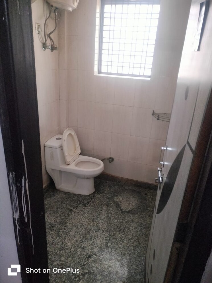 Bathroom, vipul-world-floors 6 Bedroom 5400 Sq.Ft. Independent House In Sector 48 Gurgaon 6907737