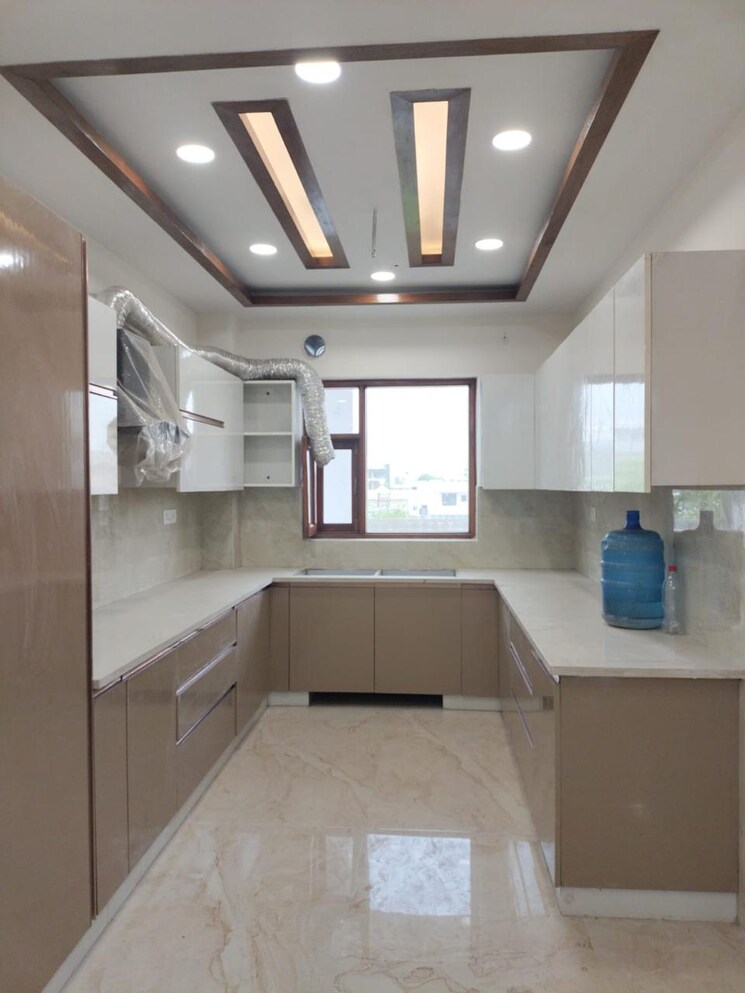 Kitchen, sector 28 3 Bedroom 250 Sq.Yd. Builder Floor In Sector 28 Faridabad 6908060