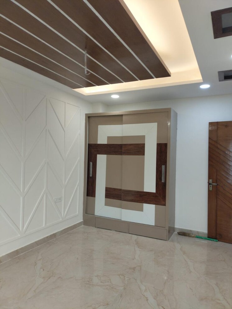 Room, sector 28 3 Bedroom 250 Sq.Yd. Builder Floor In Sector 28 Faridabad 6908060