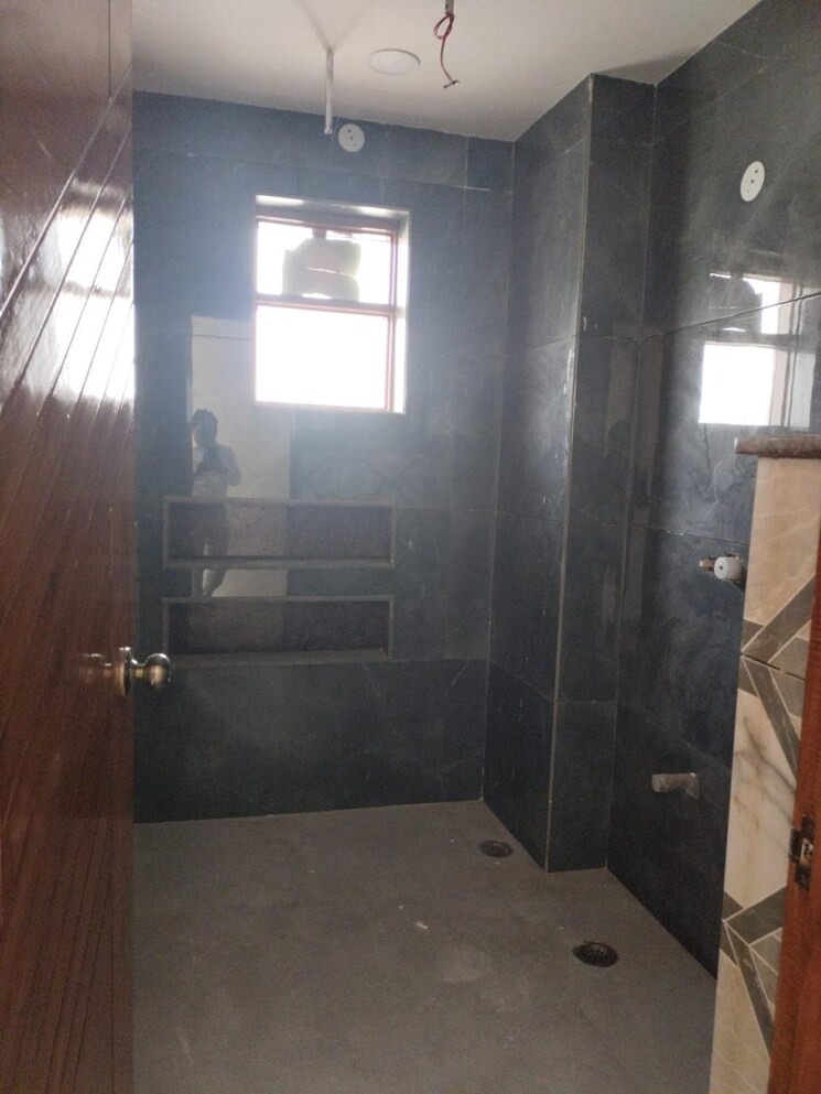 Bathroom, sector 28 3 Bedroom 250 Sq.Yd. Builder Floor In Sector 28 Faridabad 6908060
