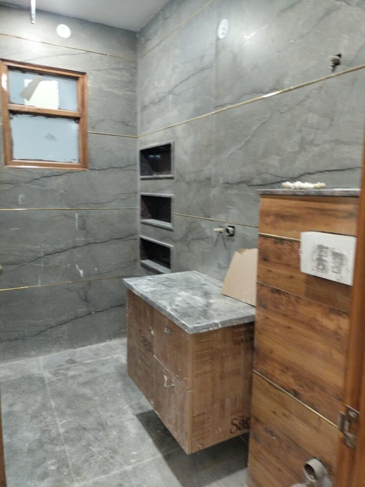 Bathroom, sector 28 3 Bedroom 250 Sq.Yd. Builder Floor In Sector 28 Faridabad 6908060