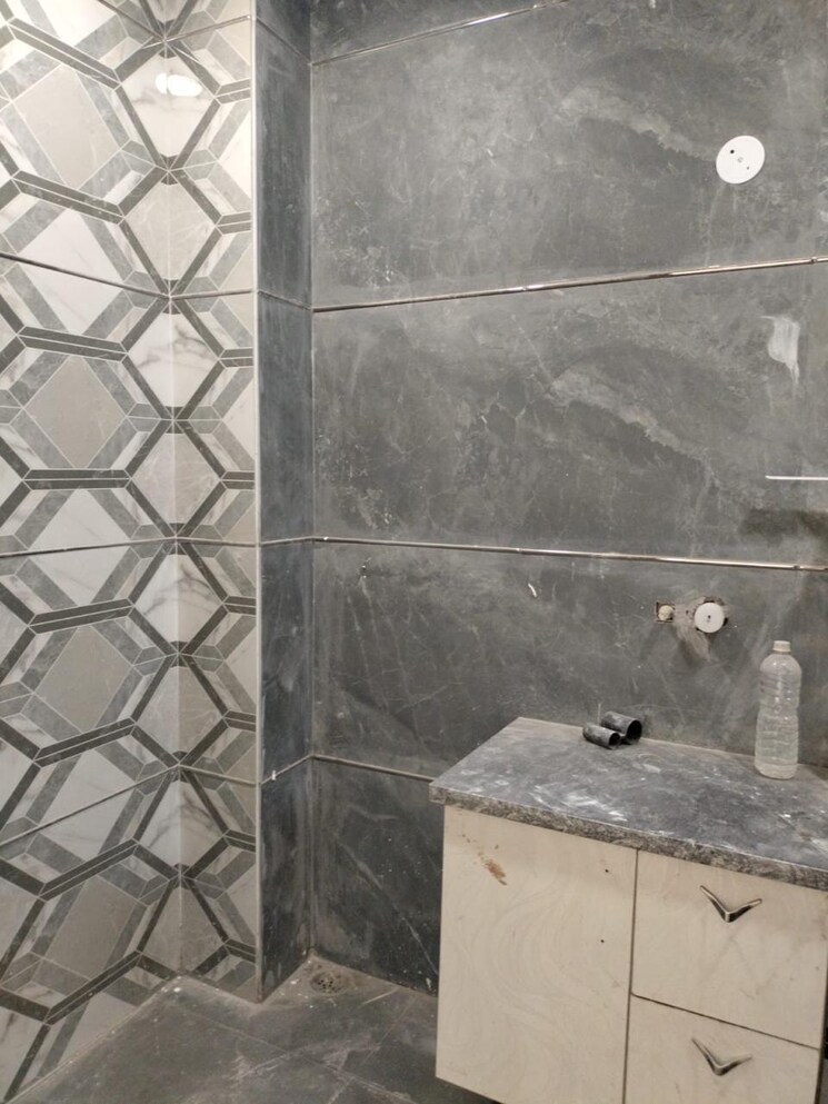 Bathroom, sector 28 3 Bedroom 250 Sq.Yd. Builder Floor In Sector 28 Faridabad 6908060