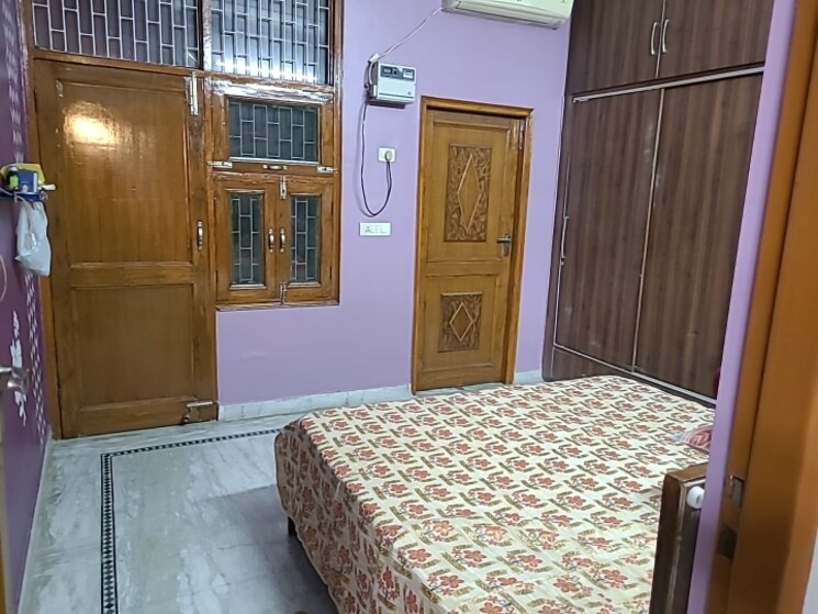 Bedroom, swaran jayanti puram 3 Bedroom 150 Sq.Mt. Builder Floor In Swaran Jayanti Puram Ghaziabad 6908308
