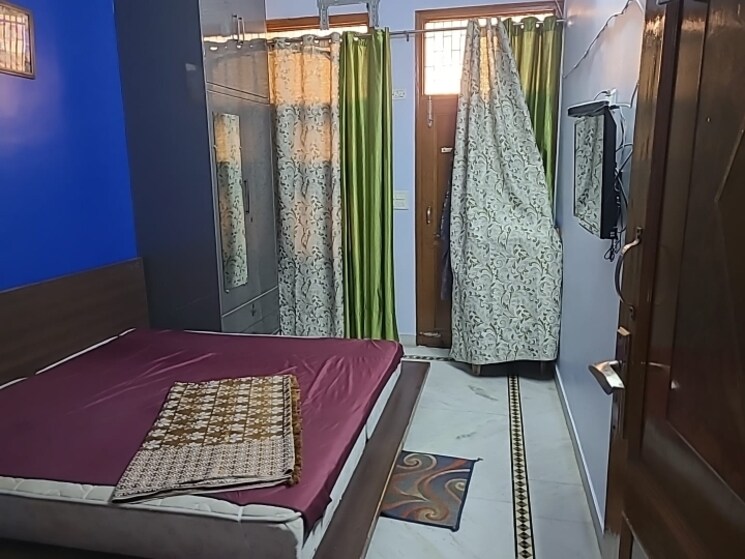 Bedroom, swaran jayanti puram 3 Bedroom 150 Sq.Mt. Builder Floor In Swaran Jayanti Puram Ghaziabad 6908308