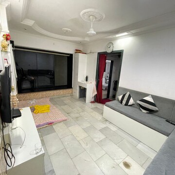 रेसिडेंशियल फ्लैट वर्ग फुट फॉर रीसेल इन कोंकणी पाडा मुंबई  6912893