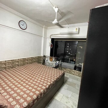 रेसिडेंशियल फ्लैट वर्ग फुट फॉर रीसेल इन कोंकणी पाडा मुंबई  6912893