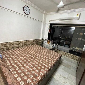 रेसिडेंशियल फ्लैट वर्ग फुट फॉर रीसेल इन कोंकणी पाडा मुंबई  6912893